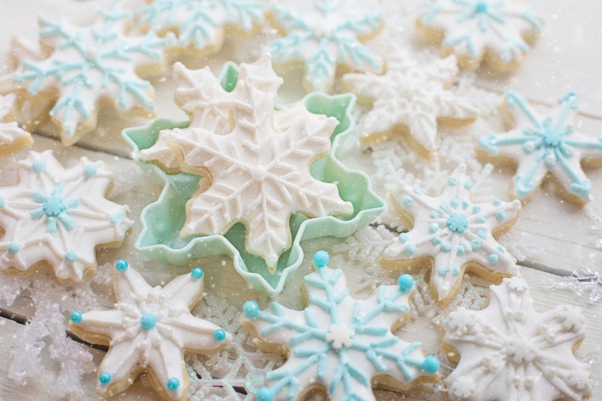 Ferstive Snowflake-Shaped Cookies
